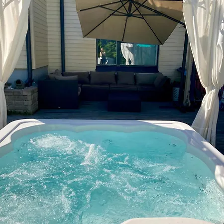 Cozy With Outside Jacuzzi & Sauna Lejlighed *