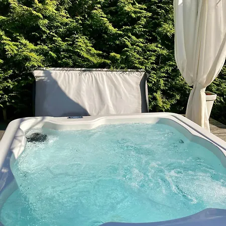 Cozy With Outside Jacuzzi & Sauna Lejlighed