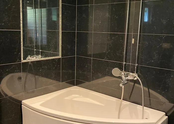 Cozy With Outside Jacuzzi & Sauna إسبو