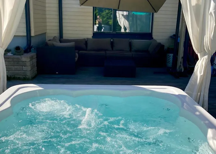 Cozy With Outside Jacuzzi & Sauna شقة *