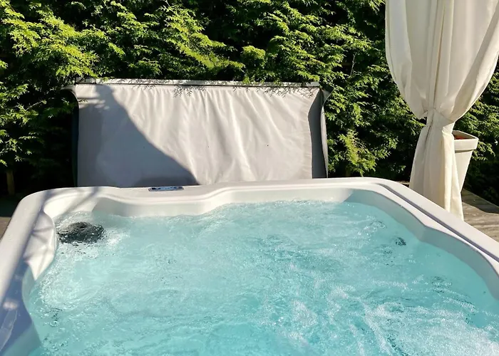 Cozy With Outside Jacuzzi & Sauna شقة